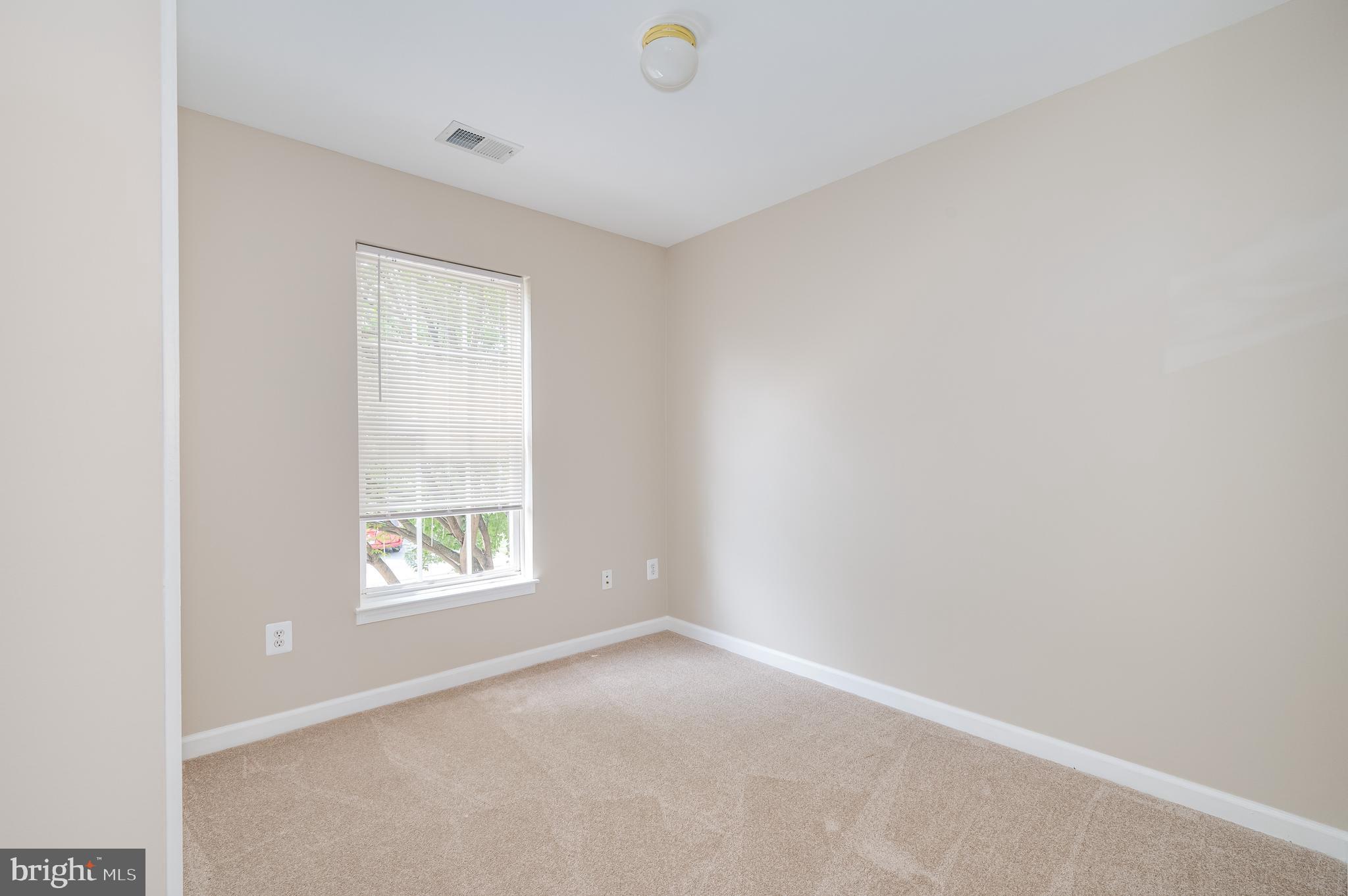 LAKELAND PLACE - Residential Lease