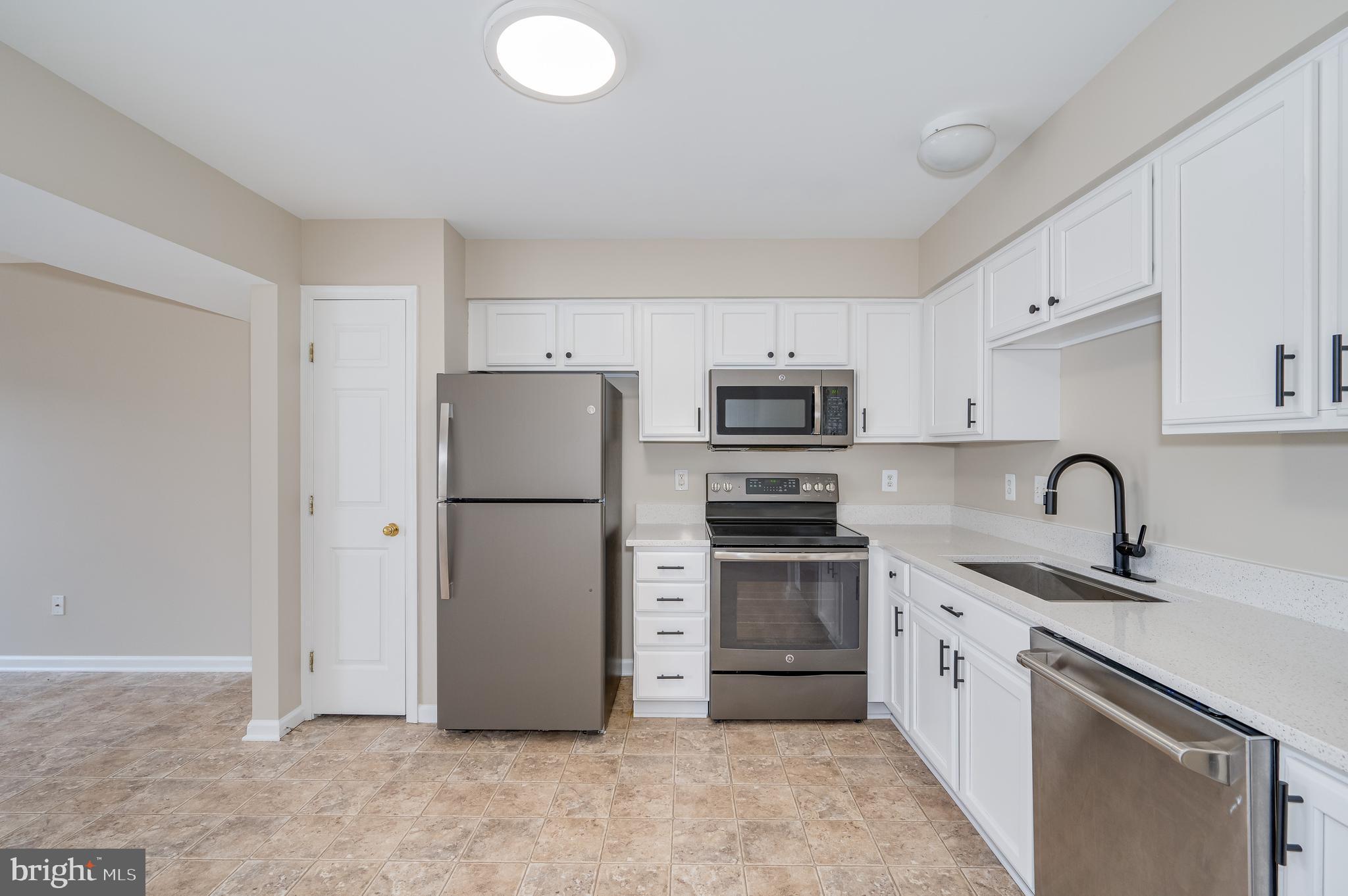 LAKELAND PLACE - Residential Lease