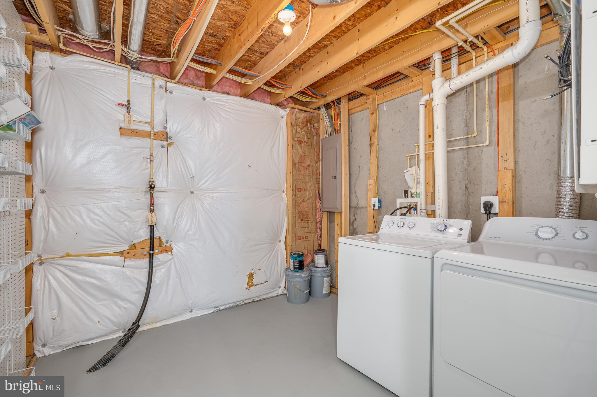 LAKELAND PLACE - Residential Lease