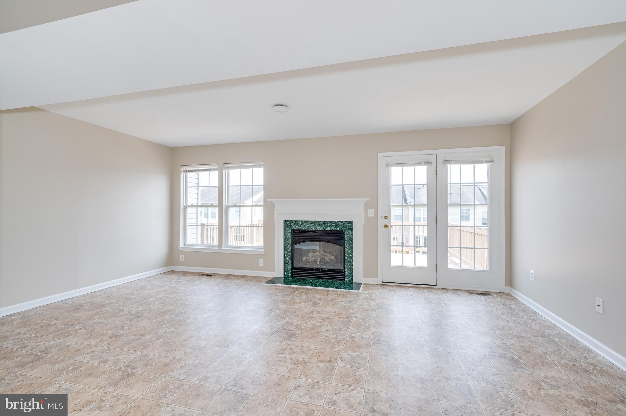 LAKELAND PLACE - Residential Lease