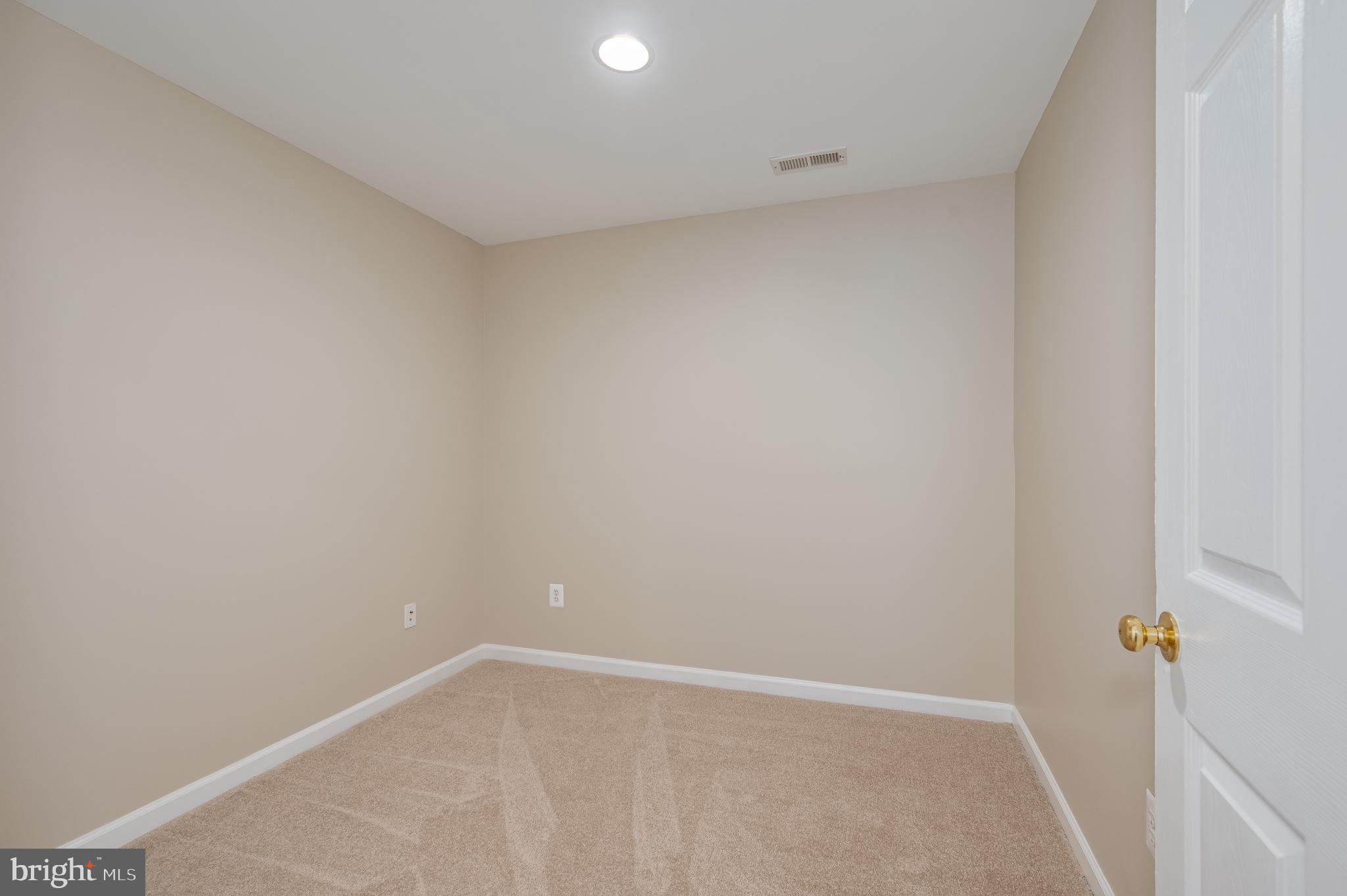 LAKELAND PLACE - Residential Lease