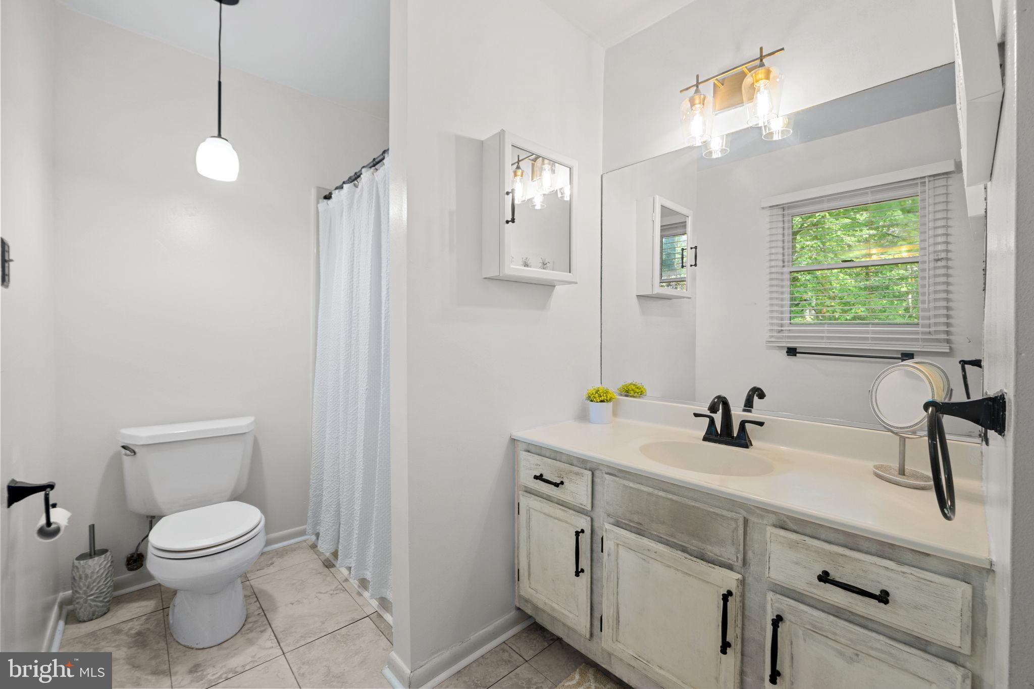 CHEVERLY HILLS - Residential