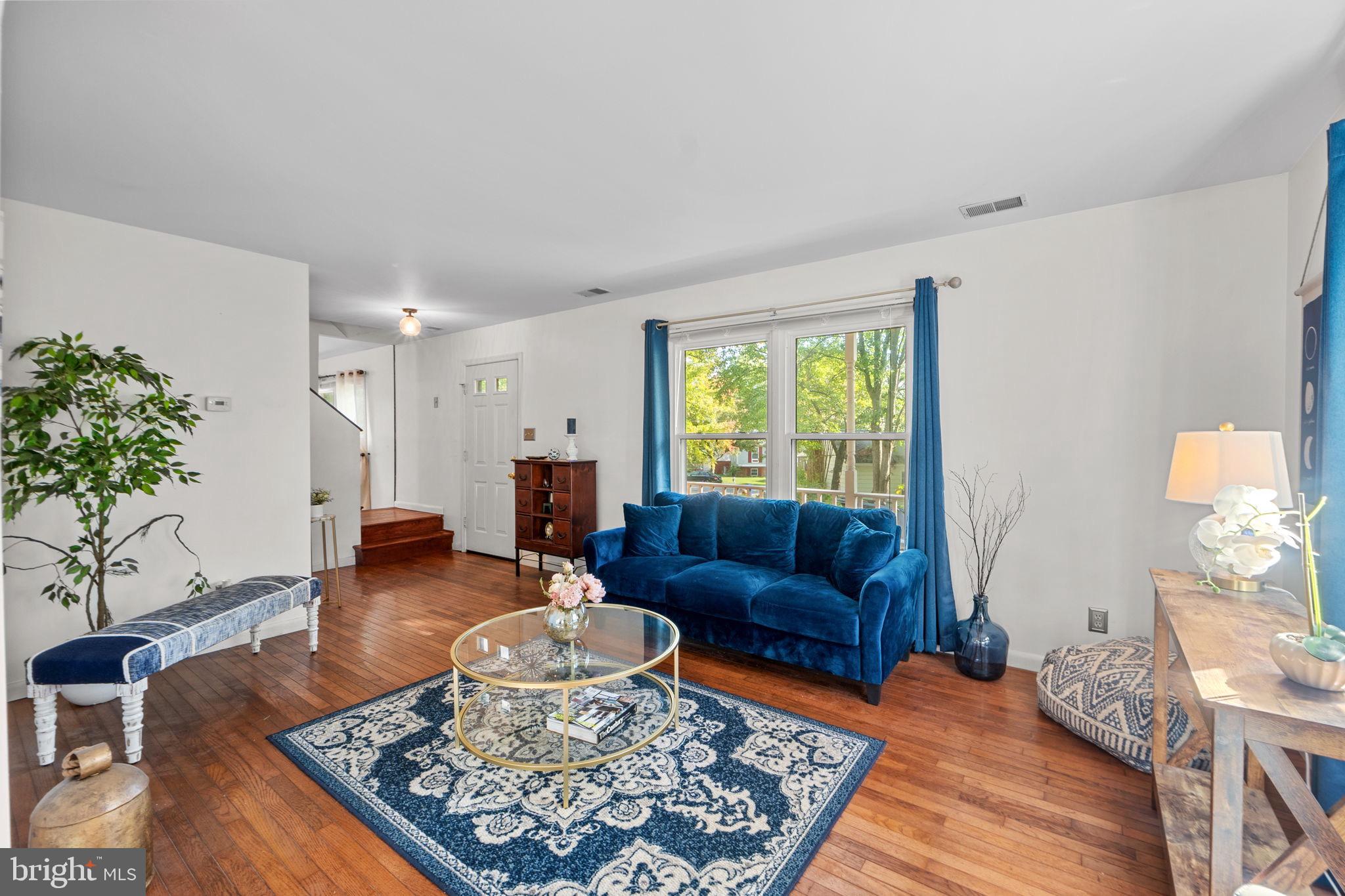 CHEVERLY HILLS - Residential