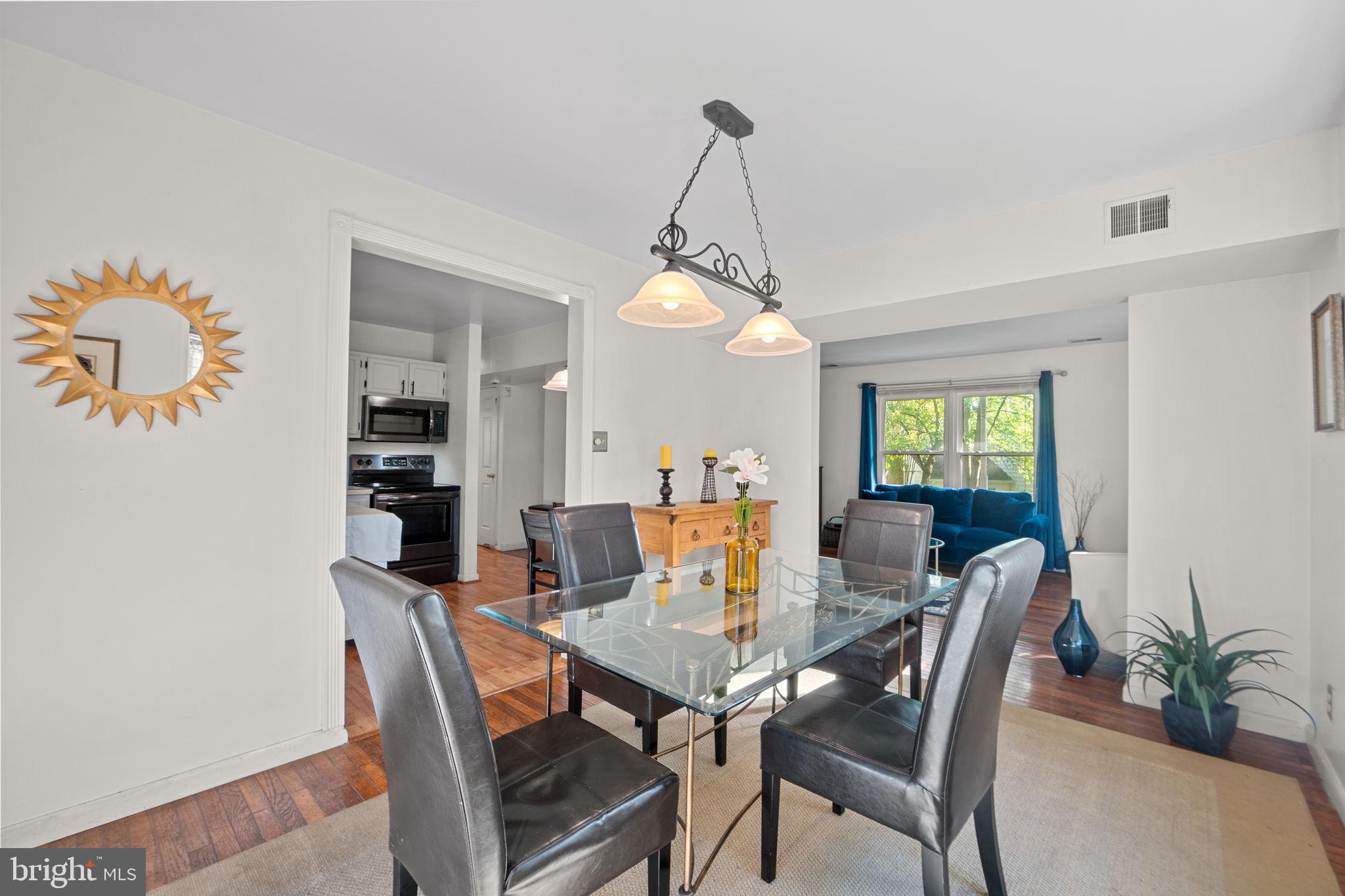 CHEVERLY HILLS - Residential