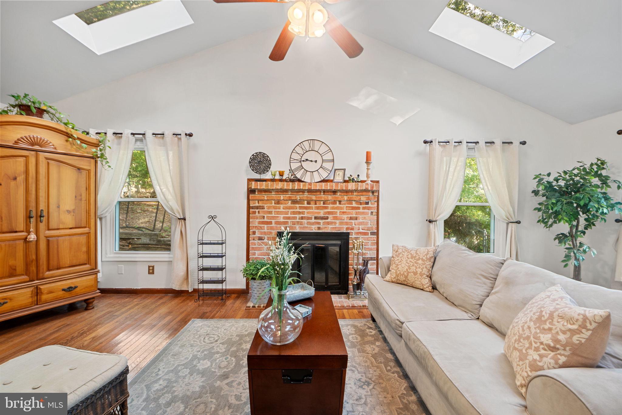 CHEVERLY HILLS - Residential