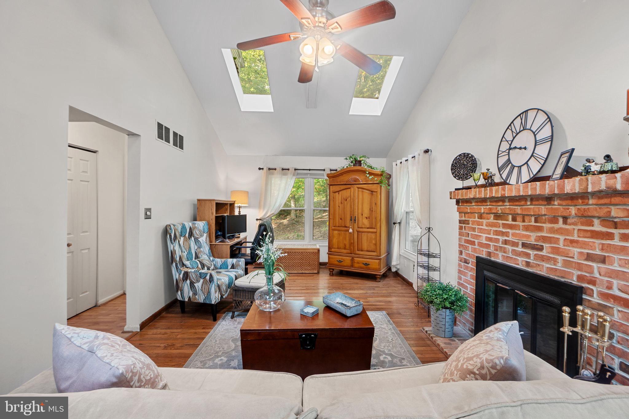 CHEVERLY HILLS - Residential