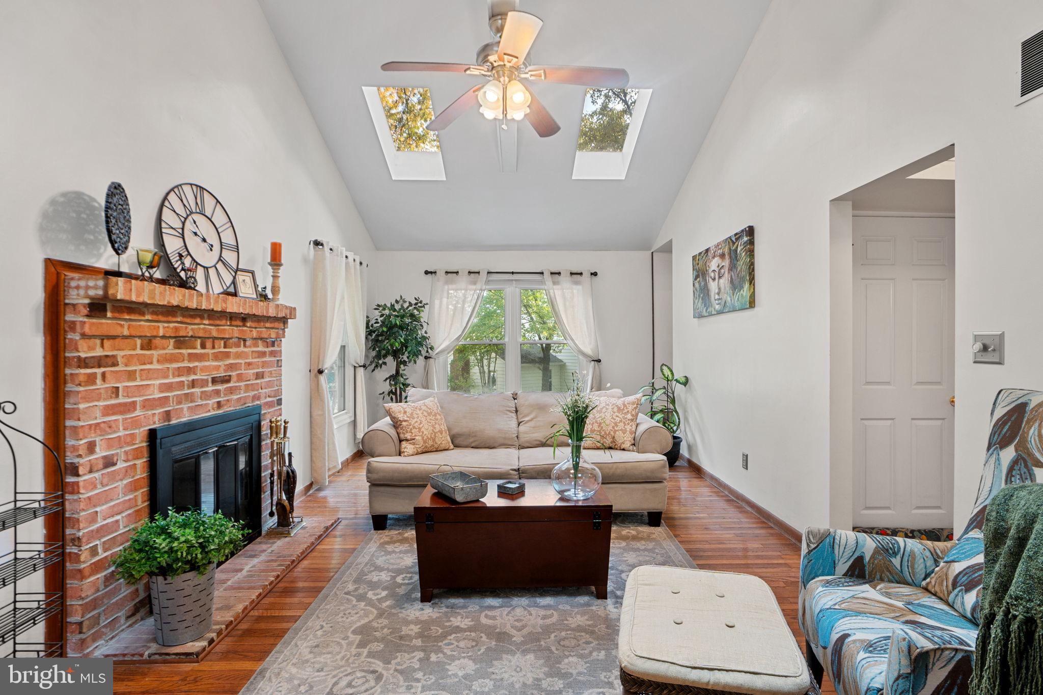 CHEVERLY HILLS - Residential