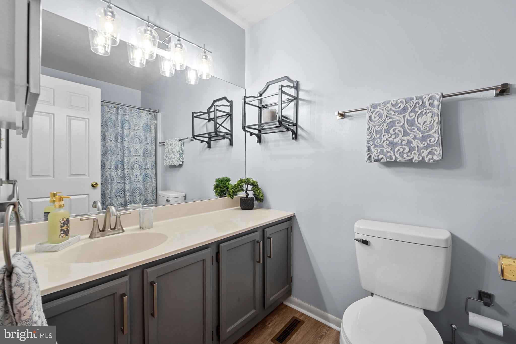 CHEVERLY HILLS - Residential