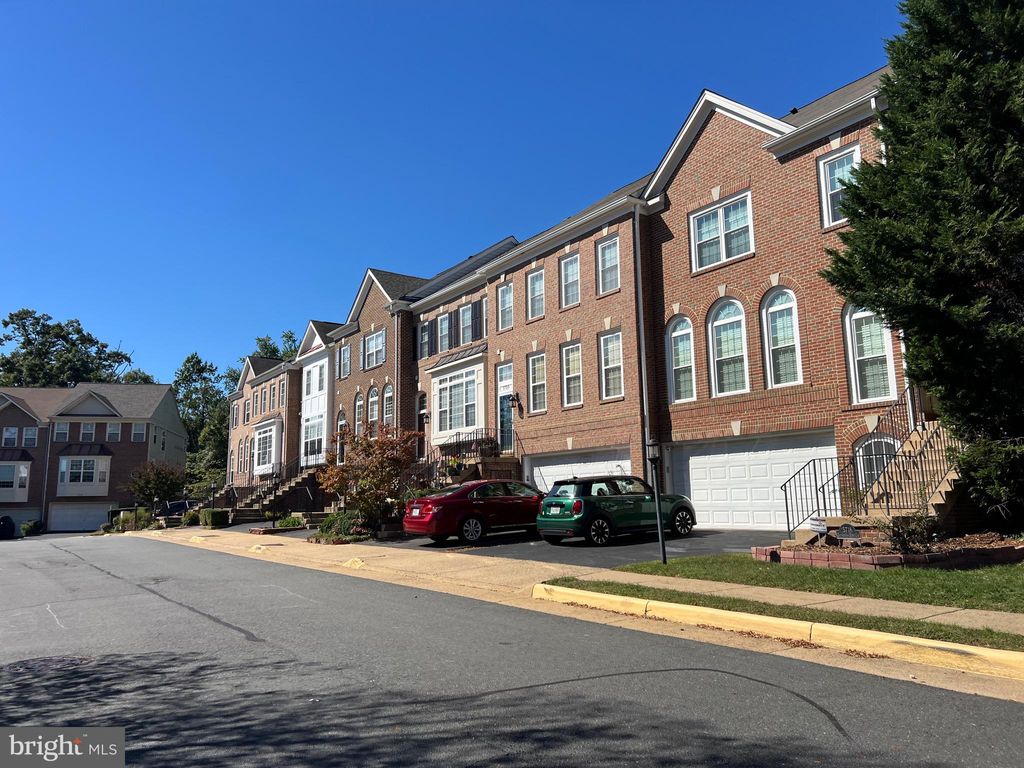 Photo of 5722 Governors Pond Circle, ALEXANDRIA, VA 22310 (MLS # VAFX2273158)