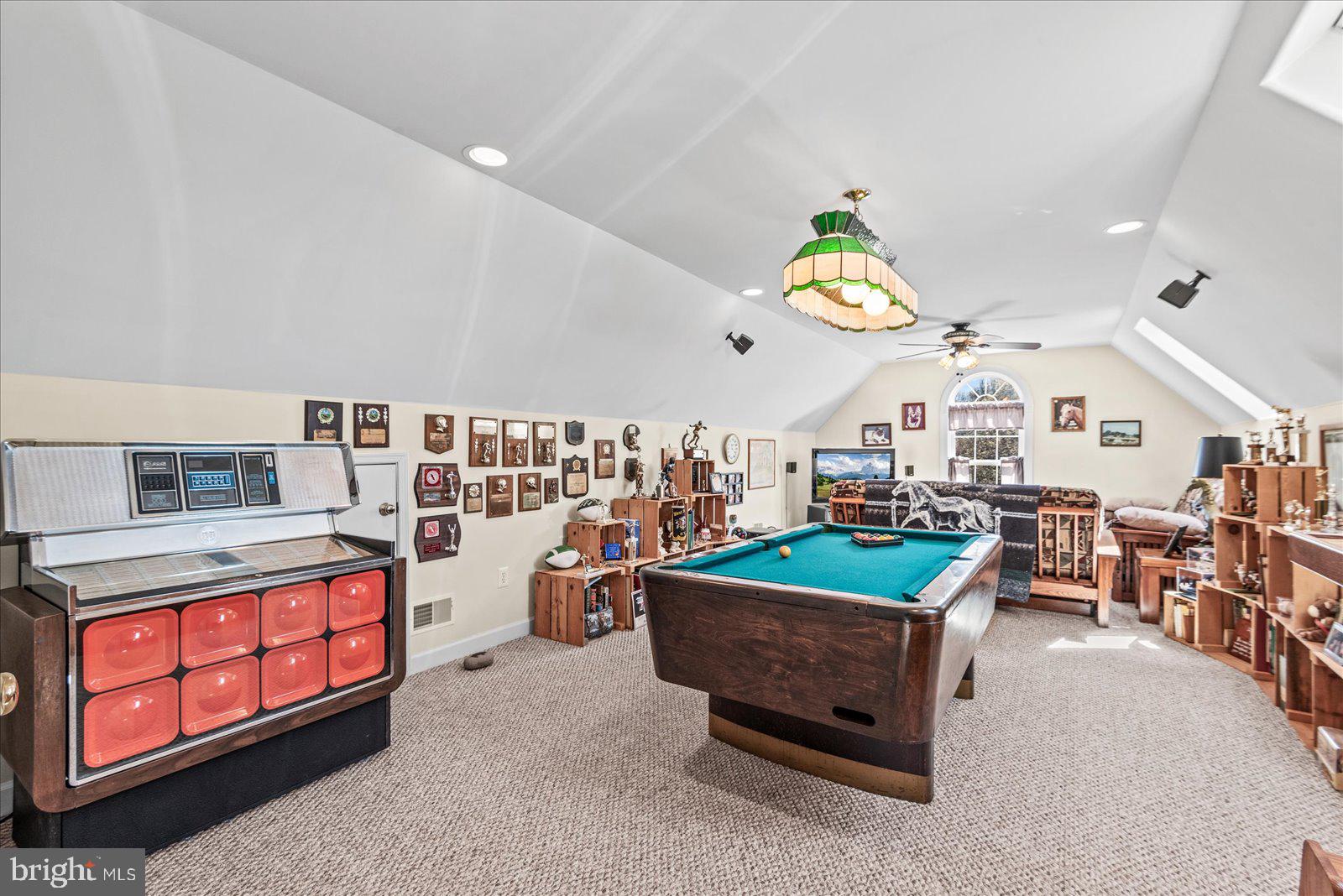 MEADOWLAND - Residential