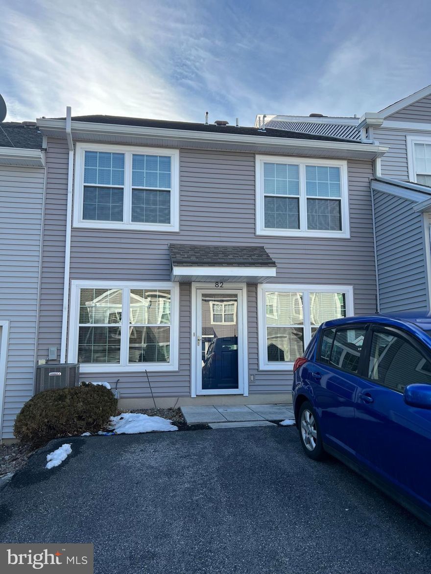 Perfect townhome right on the outside of Carlisle.   Priced to sell, don't miss this one.