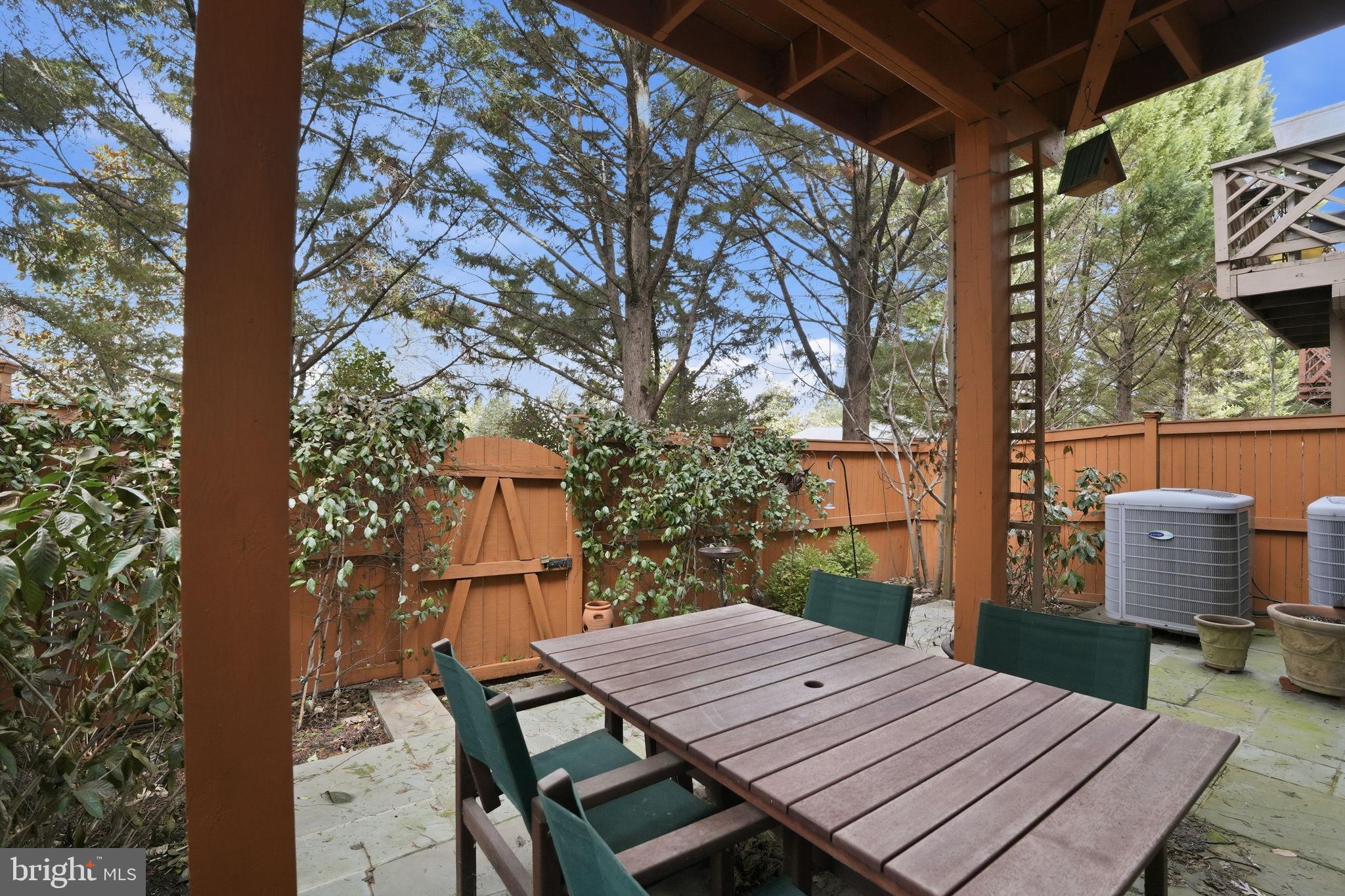 OLD TOWN GREENS - Residential