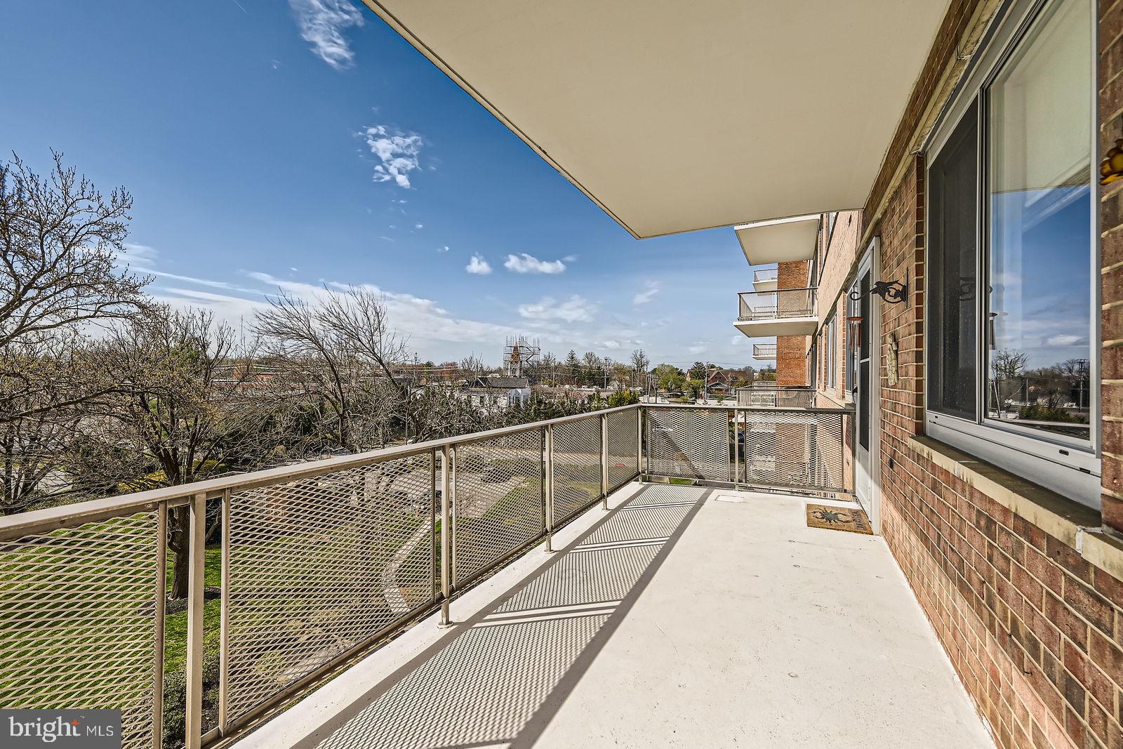 ELEVEN SLADE - Residential