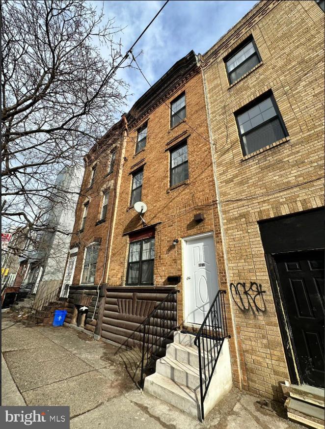 Welcome to this spacious 1st floor 2B1B apartment on S 22nd st and Watkins St. Available now.
Large living room/dining room combo with beautiful granite counter-tops and cabinet space. Appliances include a refrigerator, range. Gorgeous tiled bathroom. Two big bright bedrooms with plenty closet space. Central AC, lots of windows/natural lights.
Within walking distance of key cultural and community markers like the Italian Market, South Street. Close to bank, grocery store and cafe.
Unbeatable location, beautiful interiors, privacy and so much MORE!
ALL THE UTILITIES ARE INCLUDED IN THE RENT!!!
Requires good credit, need one month deposit, first and last month rent to move in.