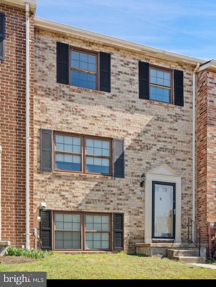 One of the largest model town home with 4 bedrooms, 2 full bath with 1 half bath at Broadfield Community. New carpet, new laminated floors, all new appliances and much more!