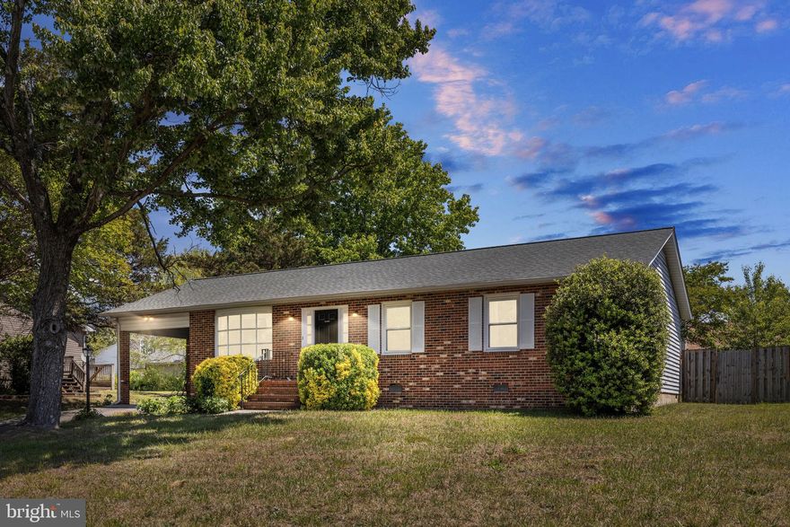 Charming, home with lots of character! Located on quiet cul-de-sac with large fenced in back yard. Great location less than 10 minutes to downtown Fredericksburg and 15 minutes to Central Park! Schedule your showing today and make this your new home!