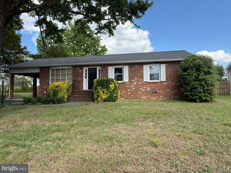 Charming, home with lots of character! Located on quiet cul-de-sac with large fenced in back yard. Great location less than 10 minutes to downtown Fredericksburg and 15 minutes to Central Park! Schedule your showing today and make this your new home! 
****Seller found new home quicker than expected, professional photos coming next week!****