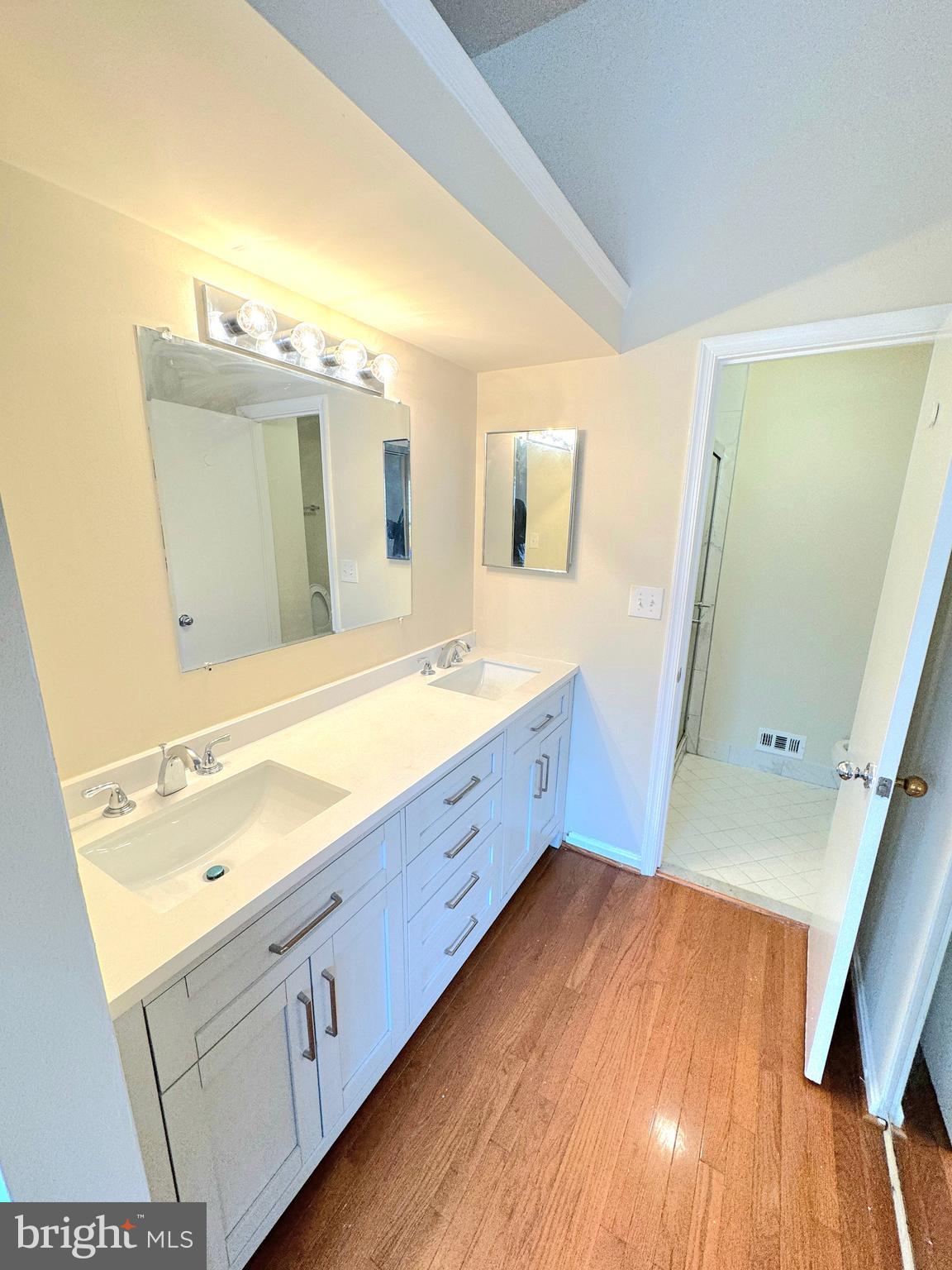 CALVERTON - Residential Lease