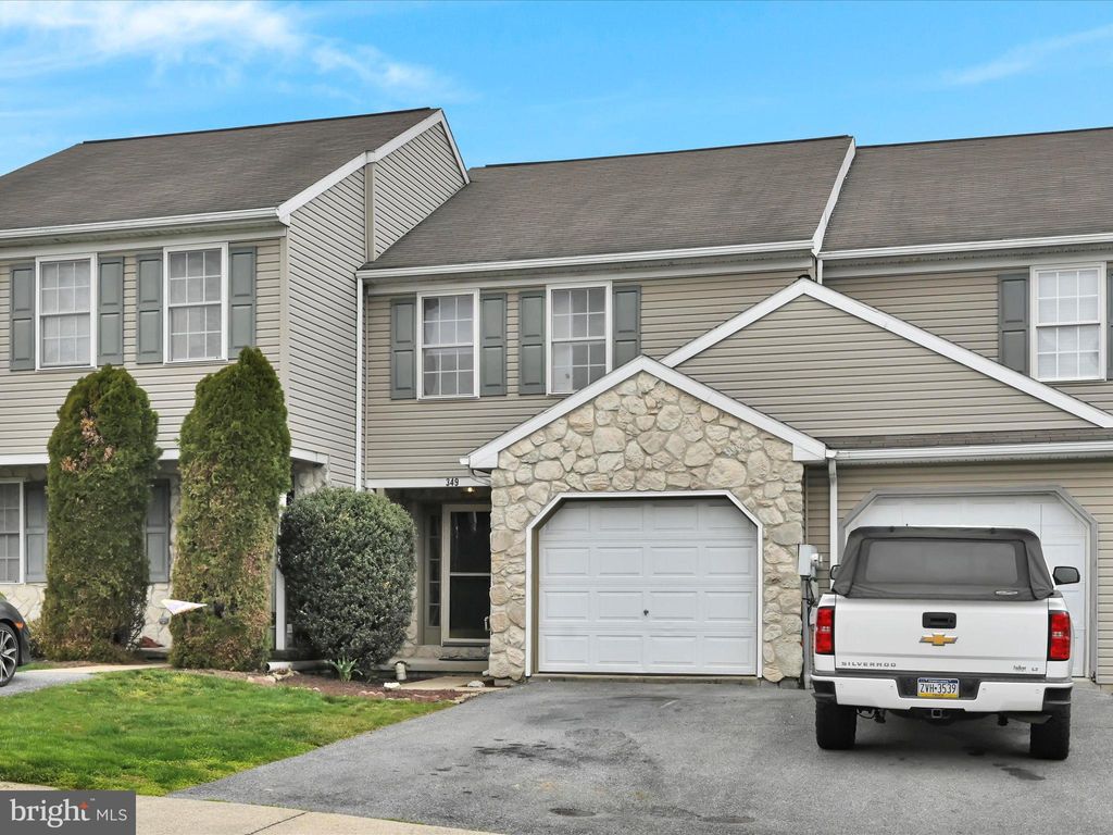 Photo of 349 OAKRIDGE DR, MOUNTVILLE, PA 17554 (MLS # PALA2032766)