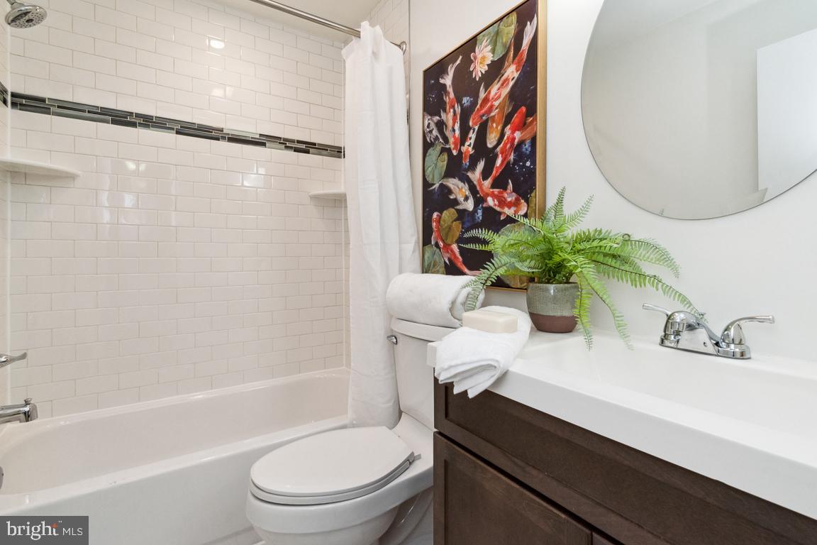 THE TIERS OF LAUREL LAKE - Residential