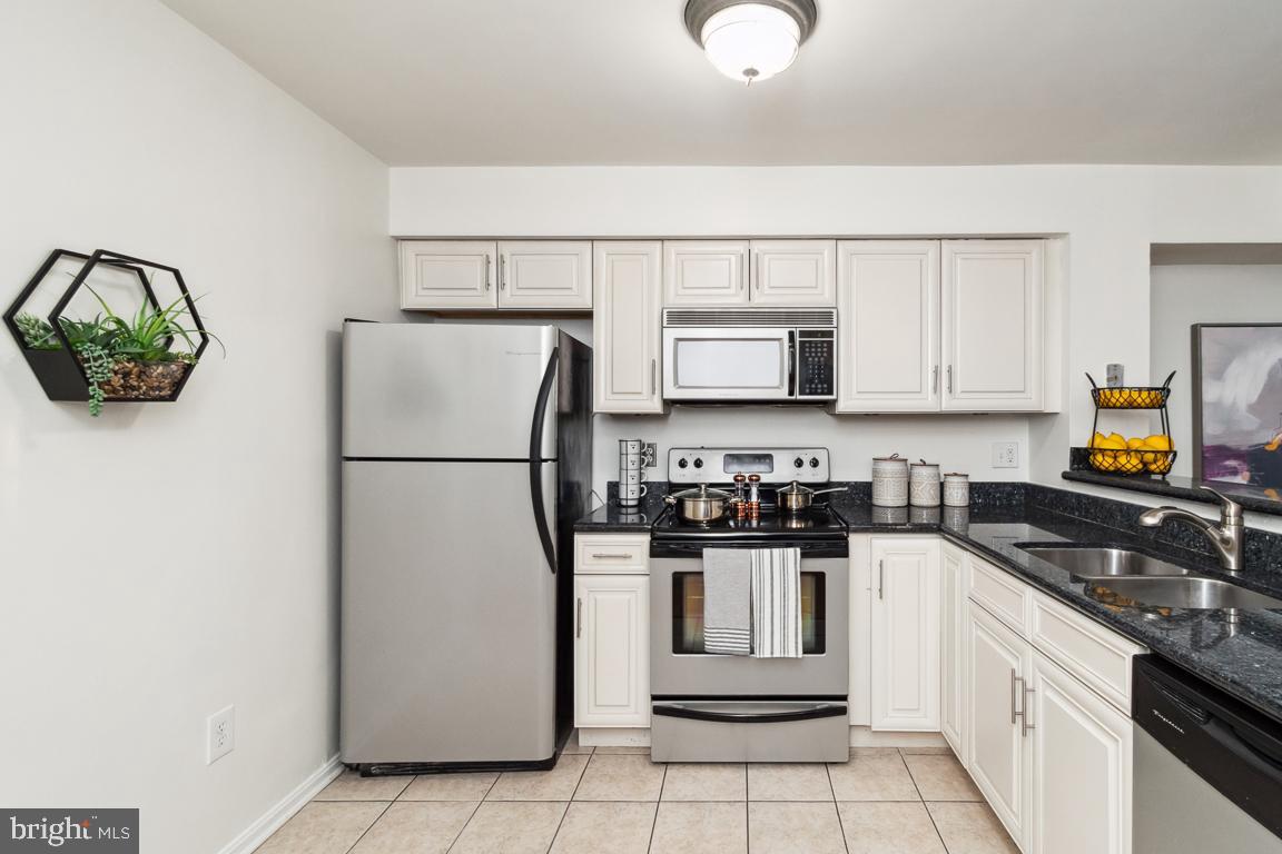 THE TIERS OF LAUREL LAKE - Residential