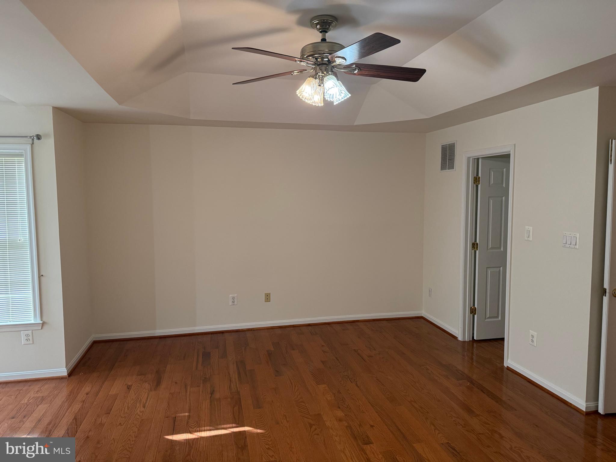 MCNAIR FARMS LANDBAY - Residential Lease