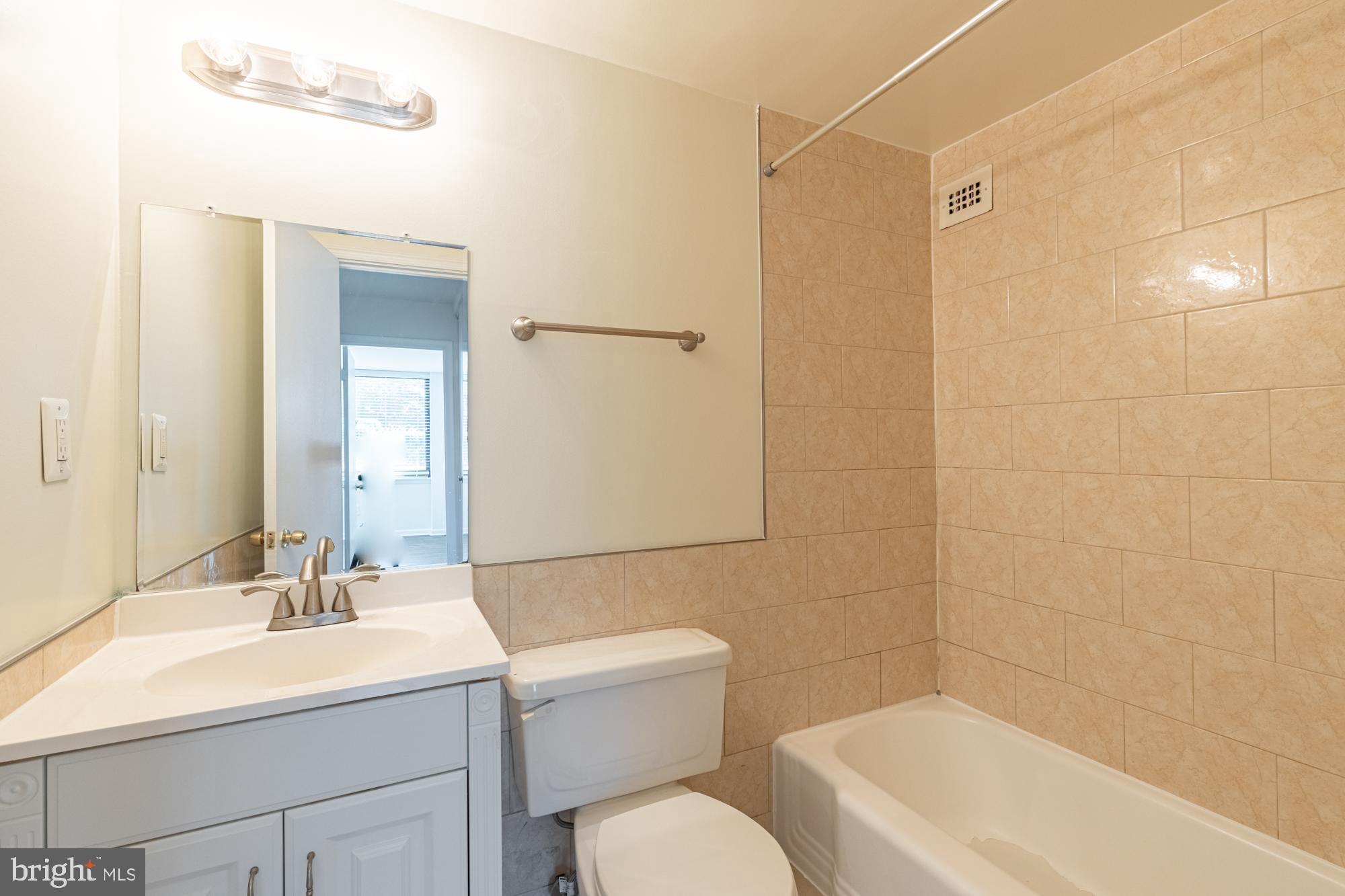 FALLS CHURCH CITY - Residential Lease