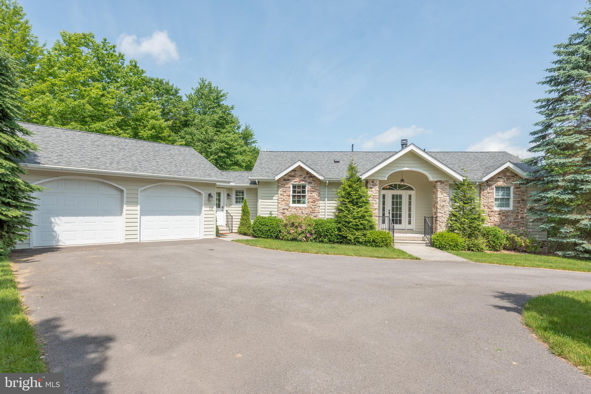 428 PINNACLE DRIVE