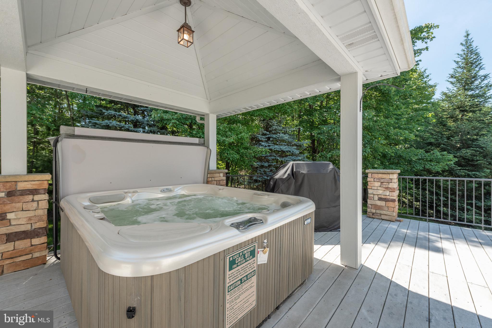 428 PINNACLE DRIVE