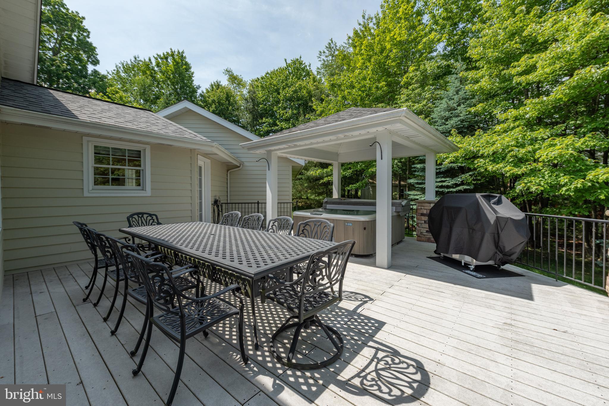 THE PINNACLE - Residential