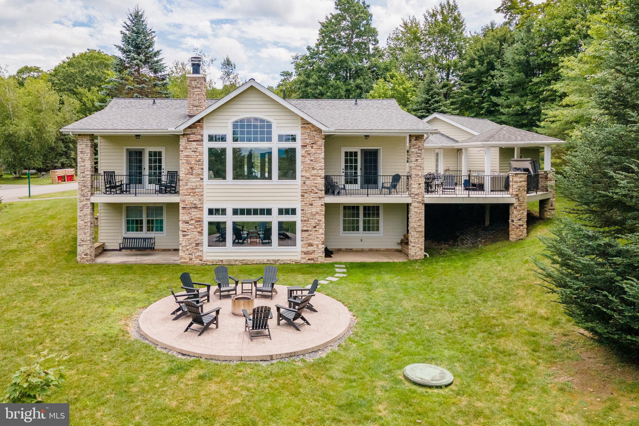 THE PINNACLE - Residential