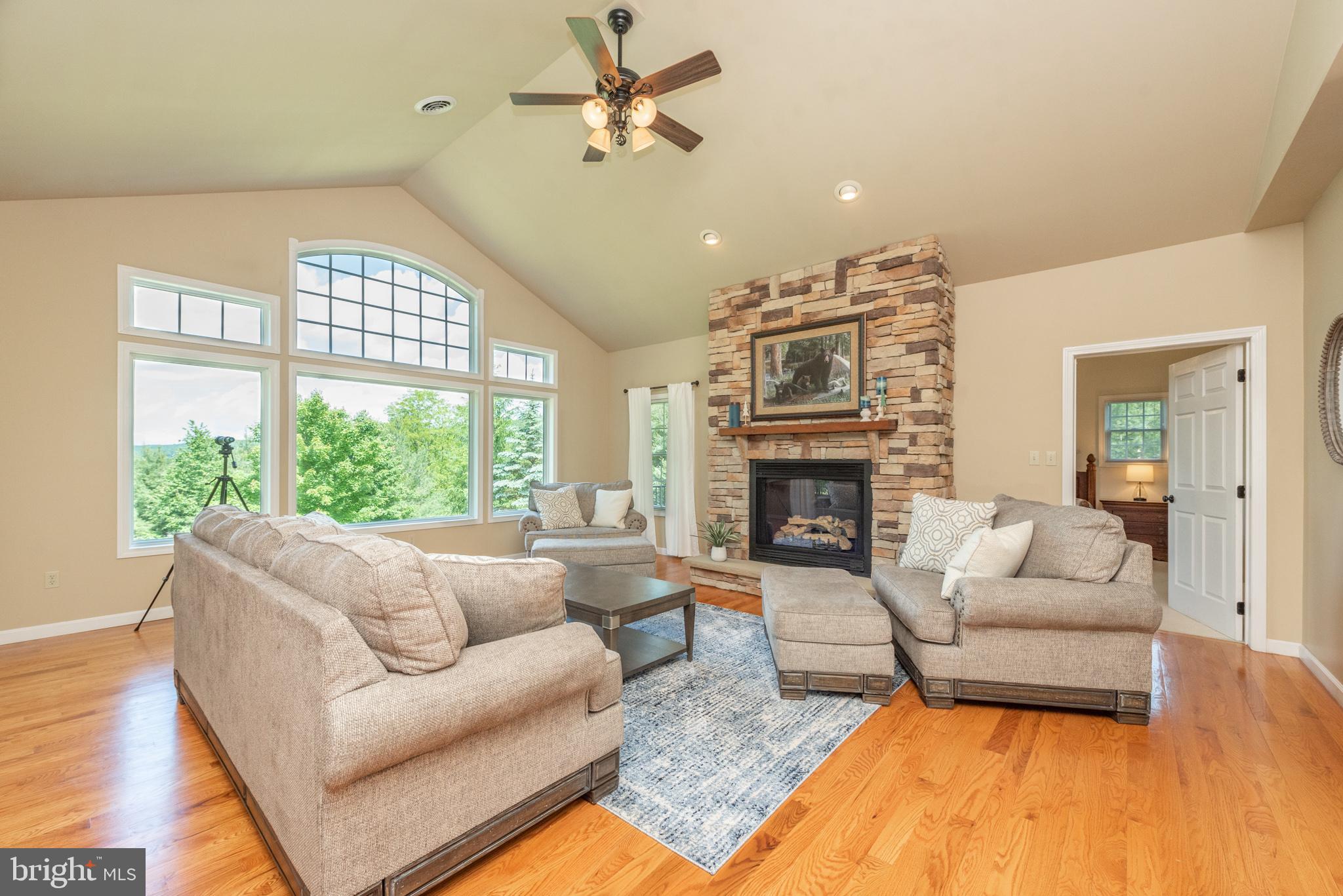428 PINNACLE DRIVE