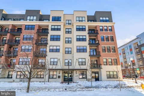 Photo of 701 Swann Avenue #507, ALEXANDRIA, VA 22301 (MLS # VAAX2053112)