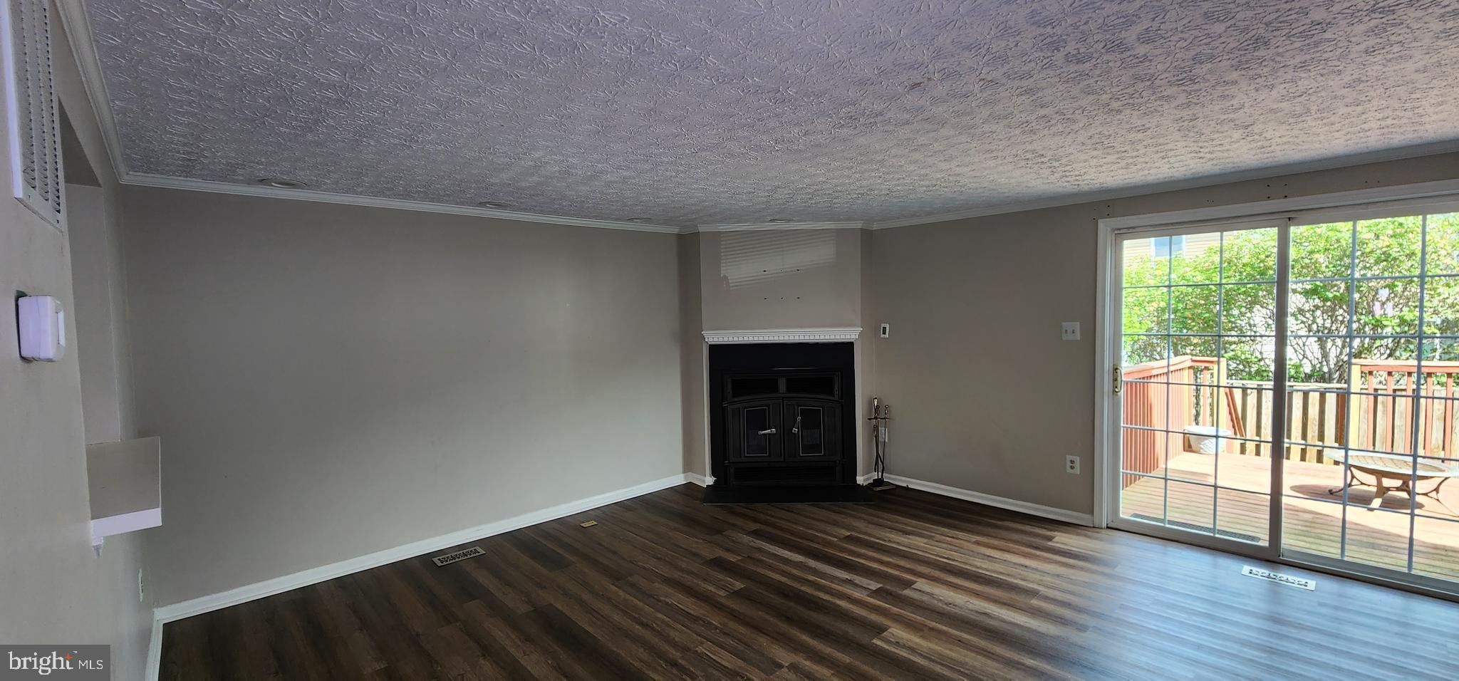 OAK POND - Residential Lease