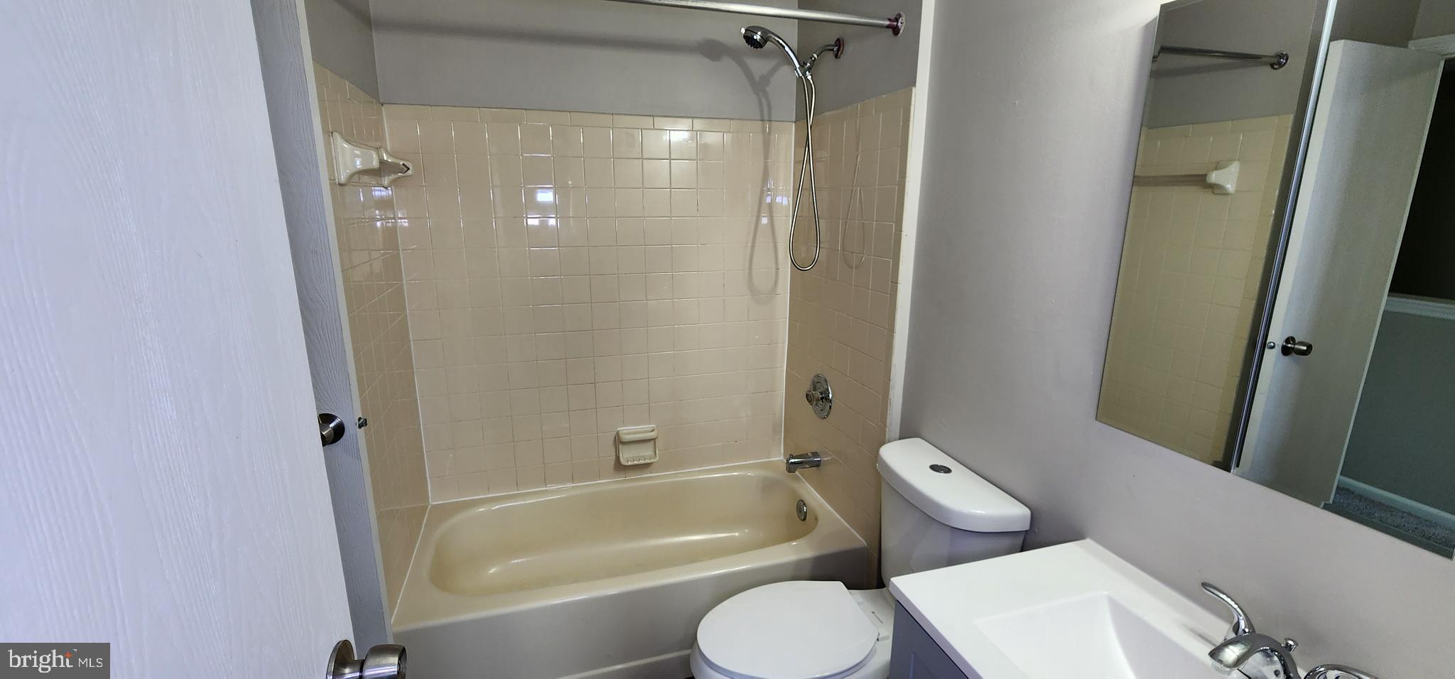 OAK POND - Residential Lease