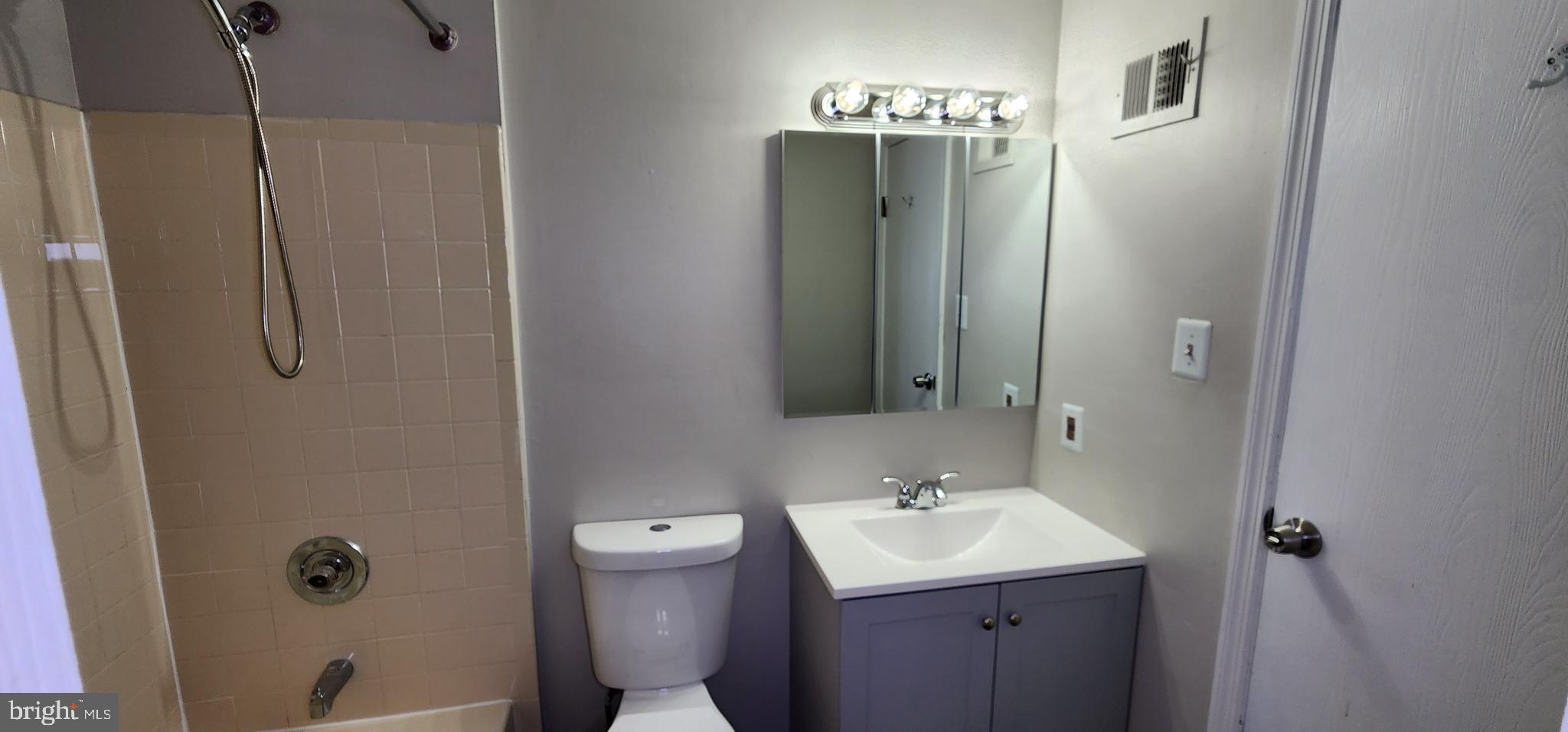 OAK POND - Residential Lease