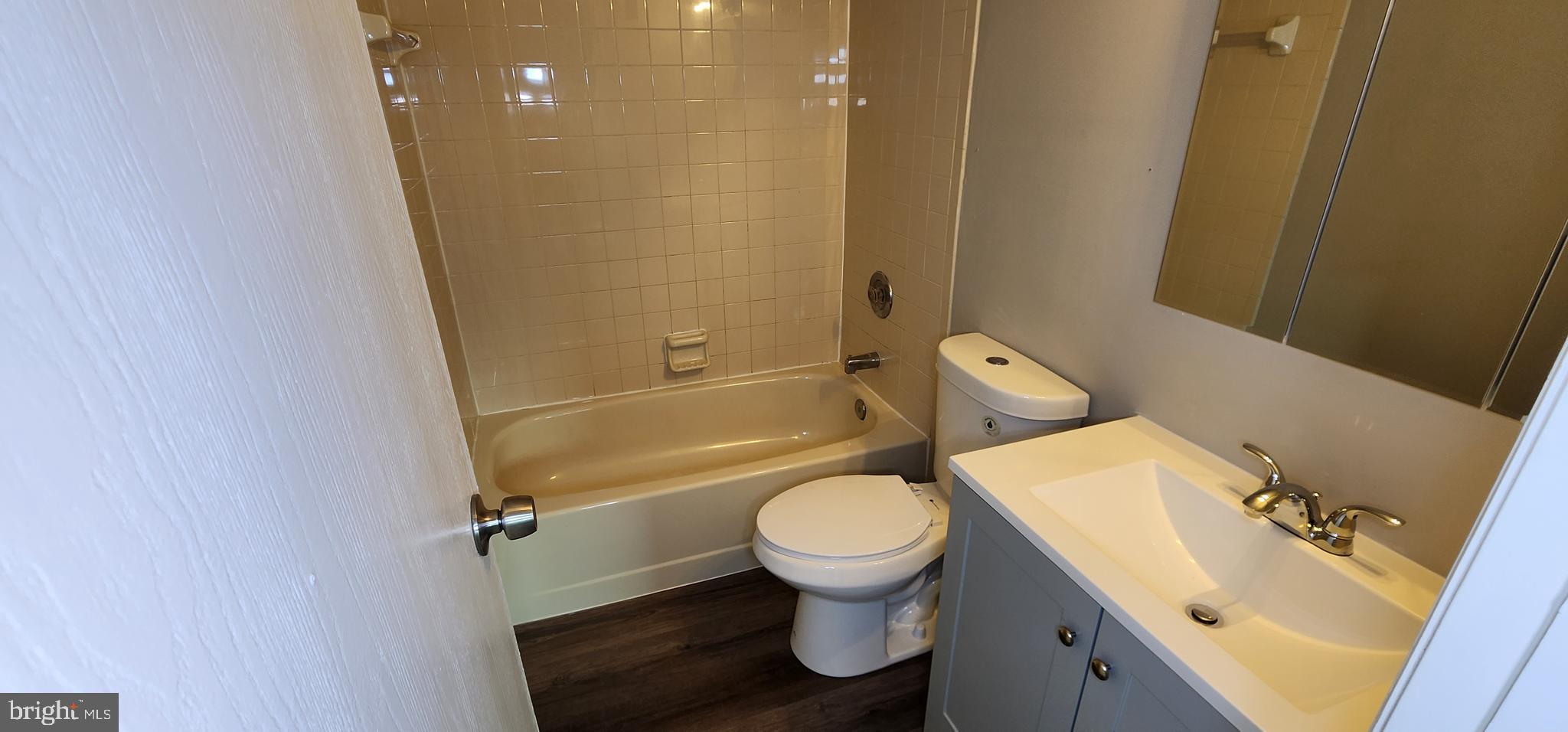 OAK POND - Residential Lease