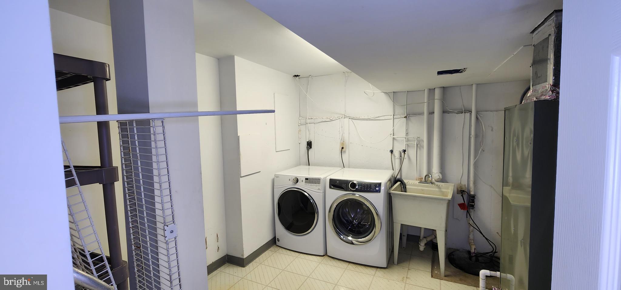 OAK POND - Residential Lease