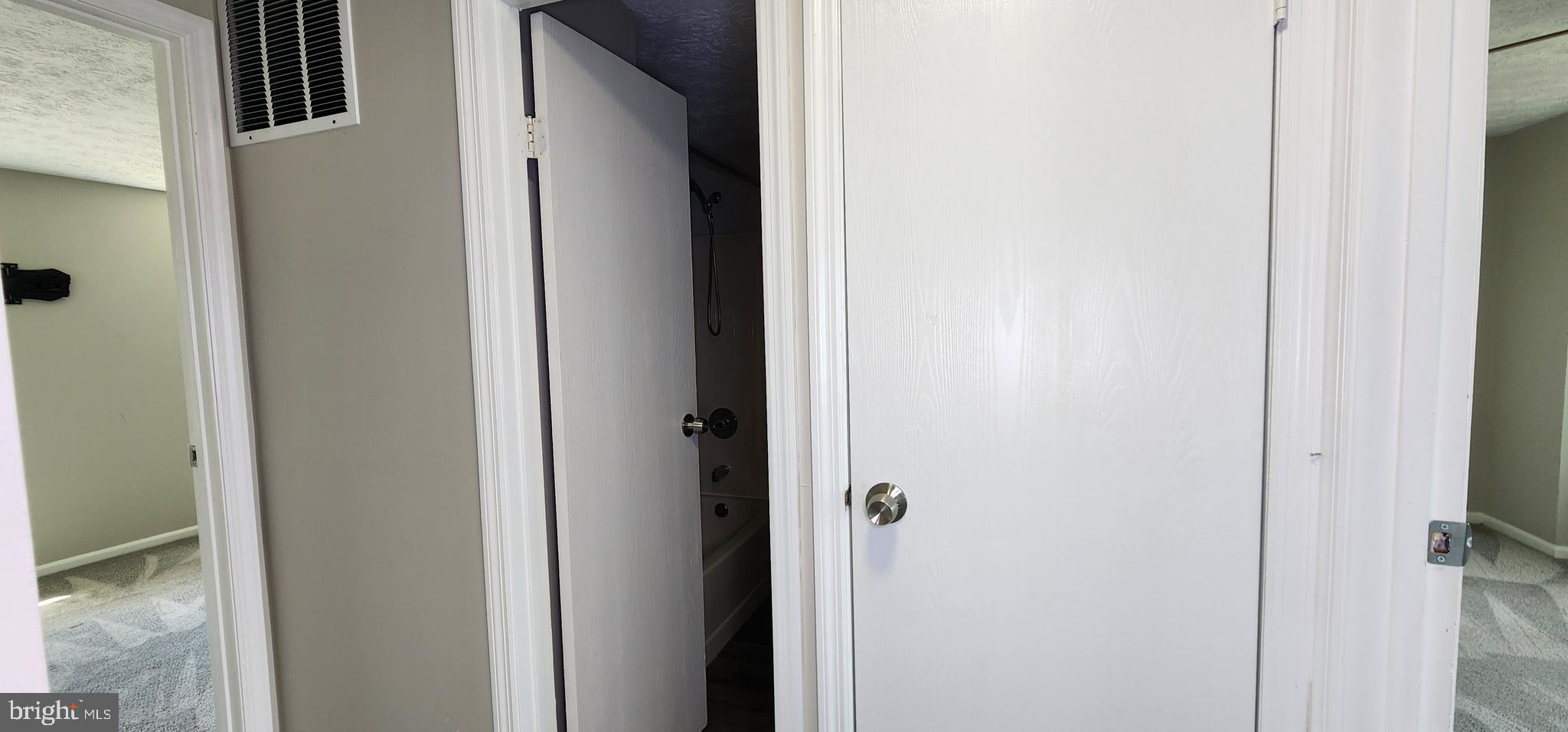 OAK POND - Residential Lease