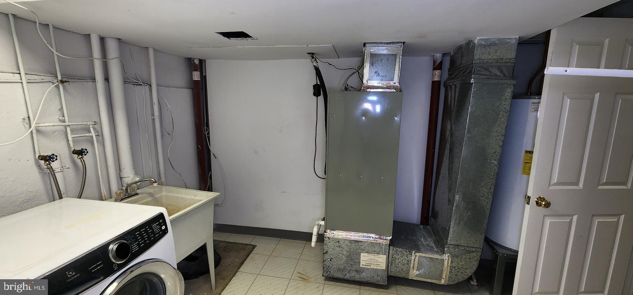 OAK POND - Residential Lease