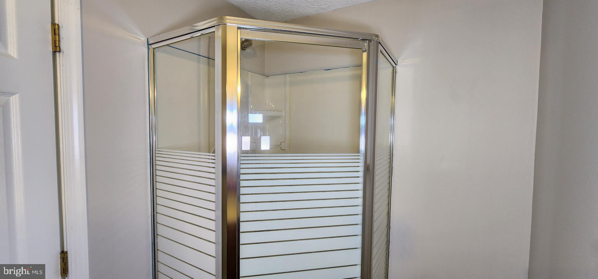 OAK POND - Residential Lease