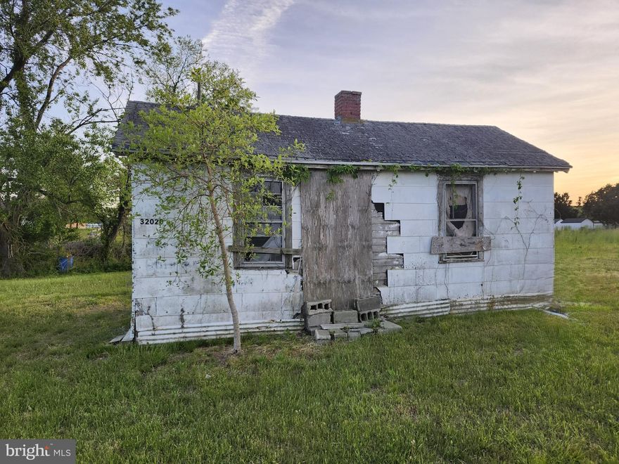 **ATTENTION BUILDERS** this property 0.36 acres with well & septic and is ready for a new build.