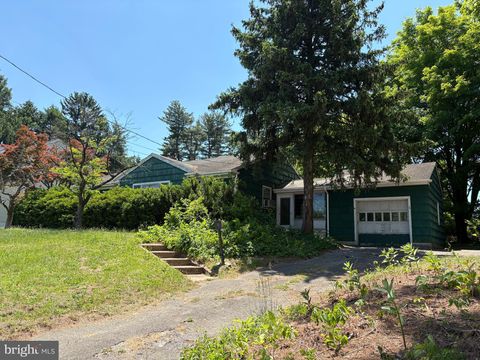 Homes For Sale - 250 Orchard Avenue<br/> BURLINGTON, NJ 08016