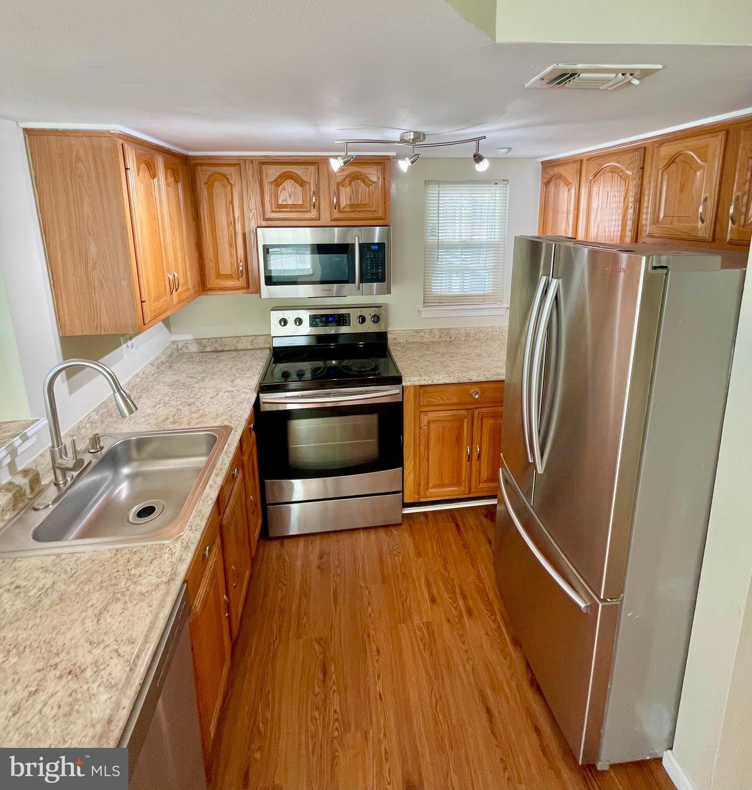 VISTAS 2 AT LAUREL - Residential