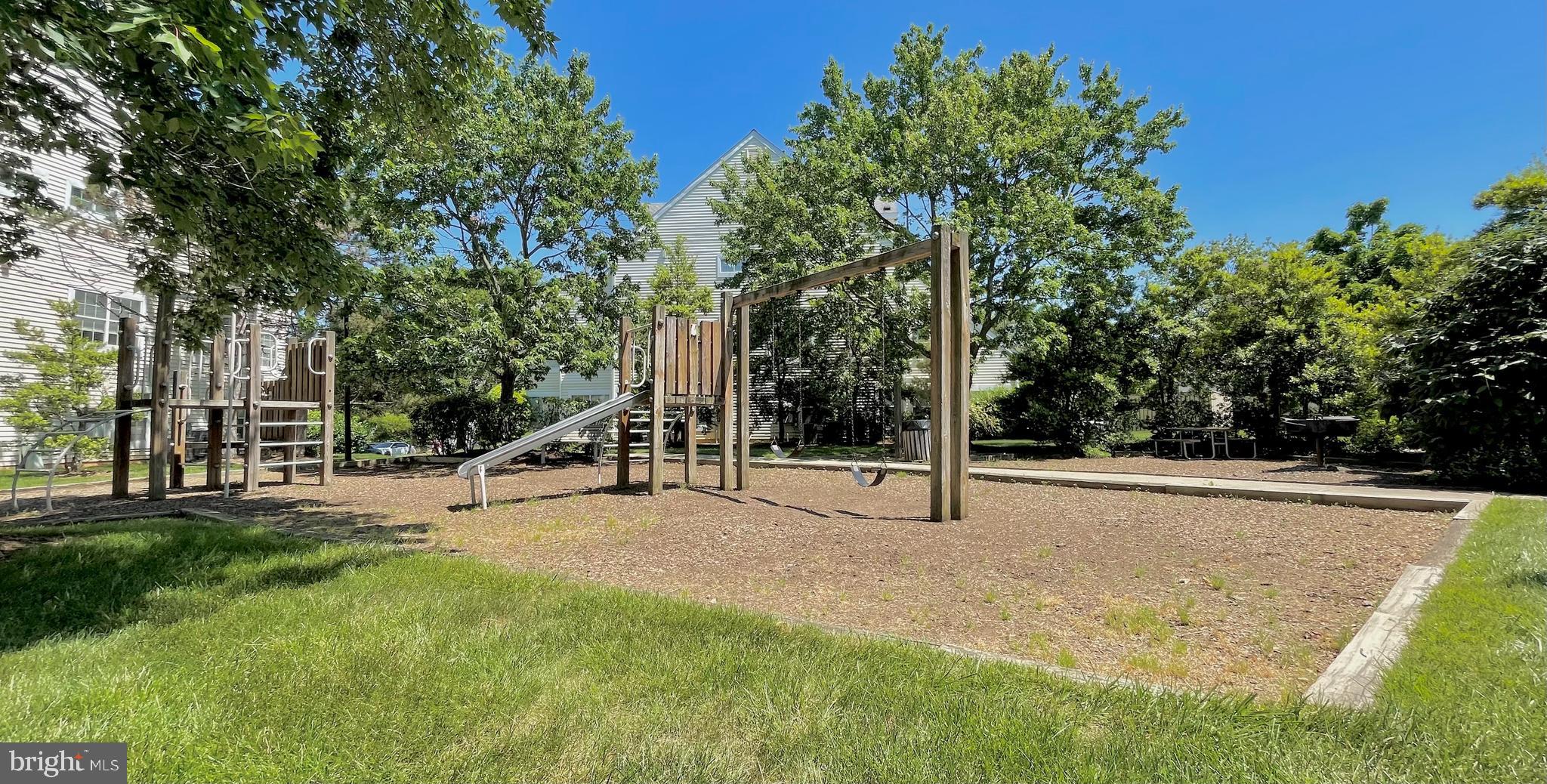 VISTAS 2 AT LAUREL - Residential