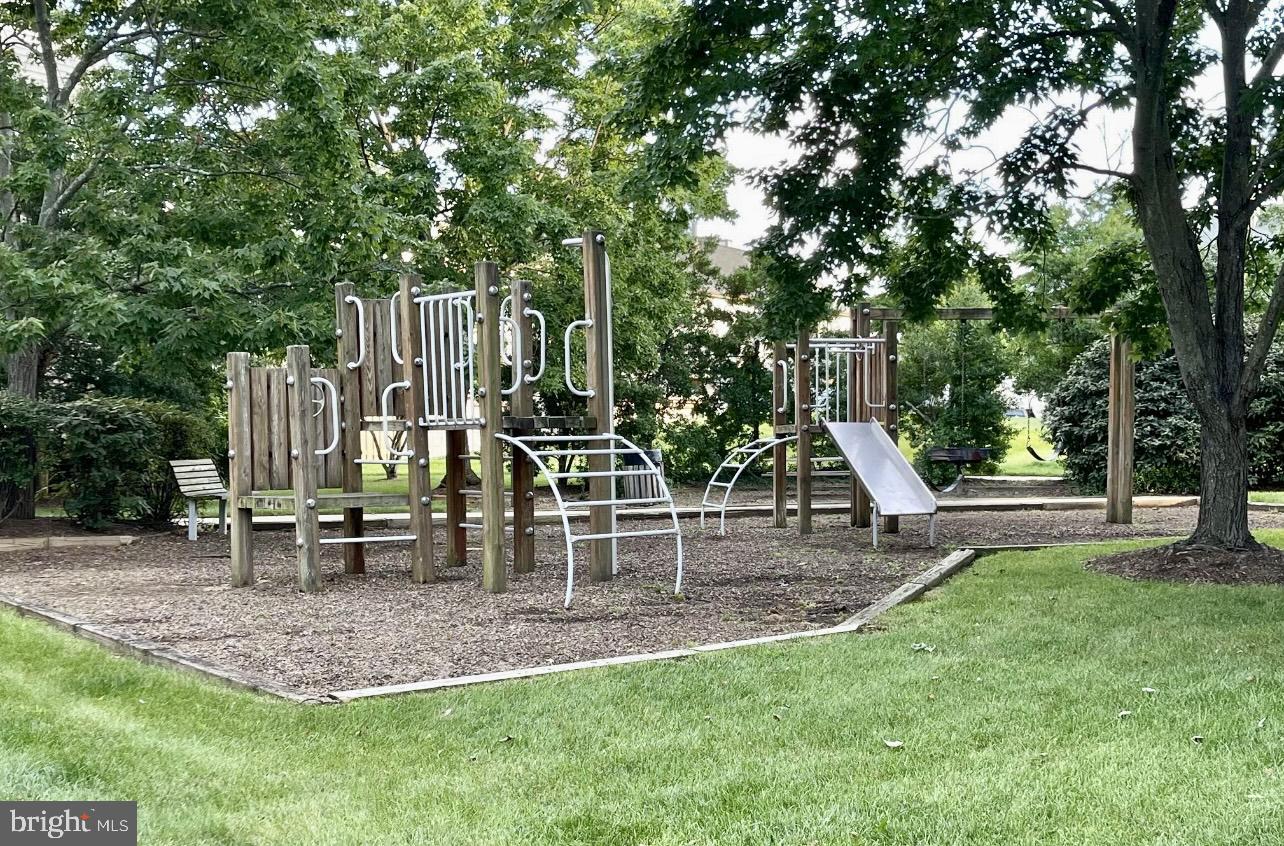 VISTAS 2 AT LAUREL - Residential