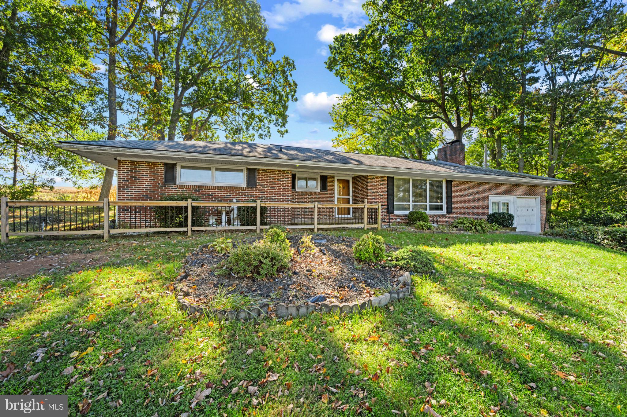 1605 E MAYBERRY ROAD