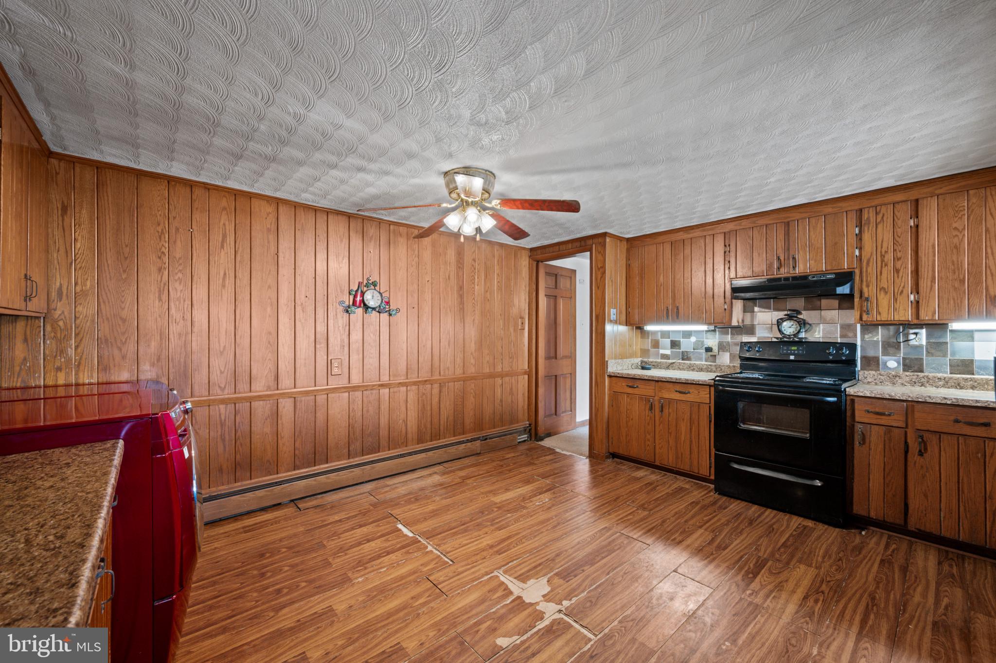 1605 E MAYBERRY ROAD