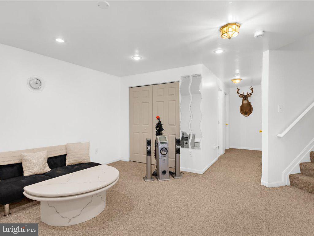 GABLES AT LAWYERS HILL - Residential