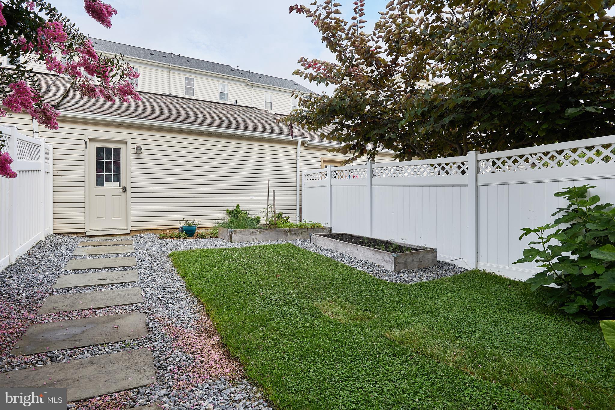 LAKELANDS - Residential